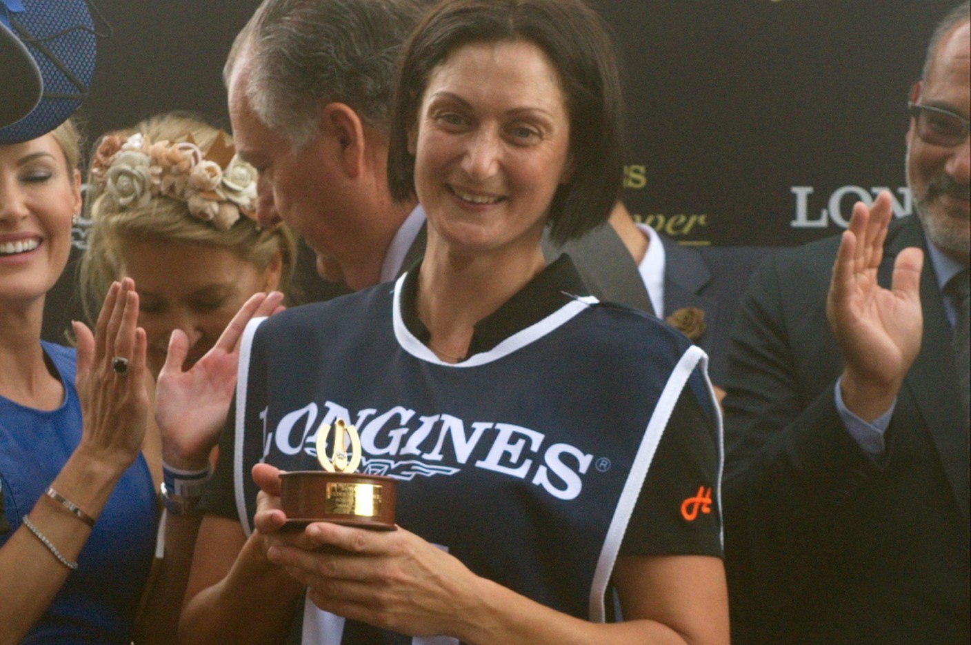 Golden-Slipper-Trophy-2018-Louise-Mingay_rsz.jpg#asset:644